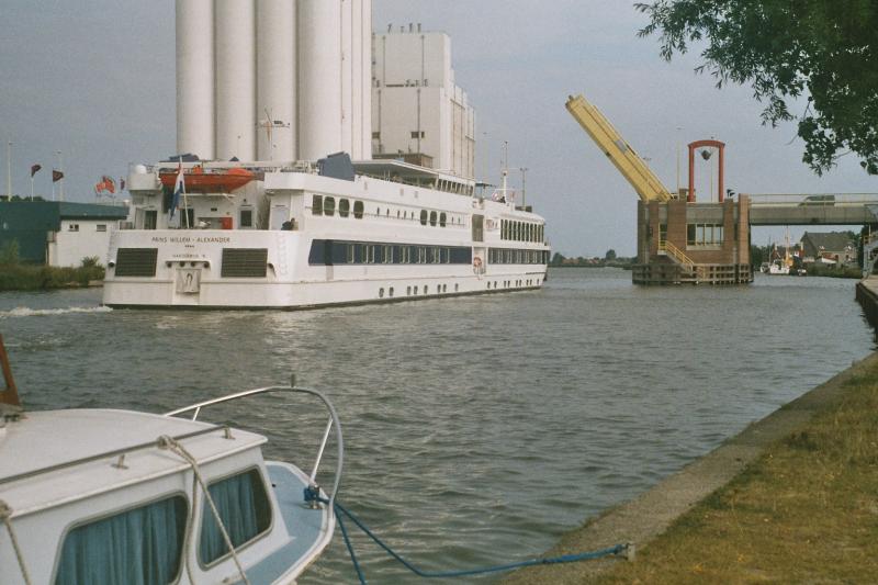 imm124.jpg